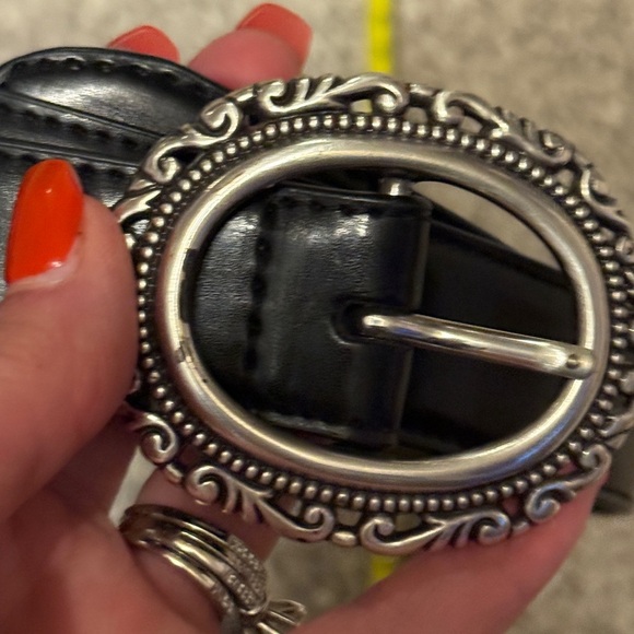 Stylish Black /Brown reversible Belt with Ornate Silver Buckle - Picture 5 of 10